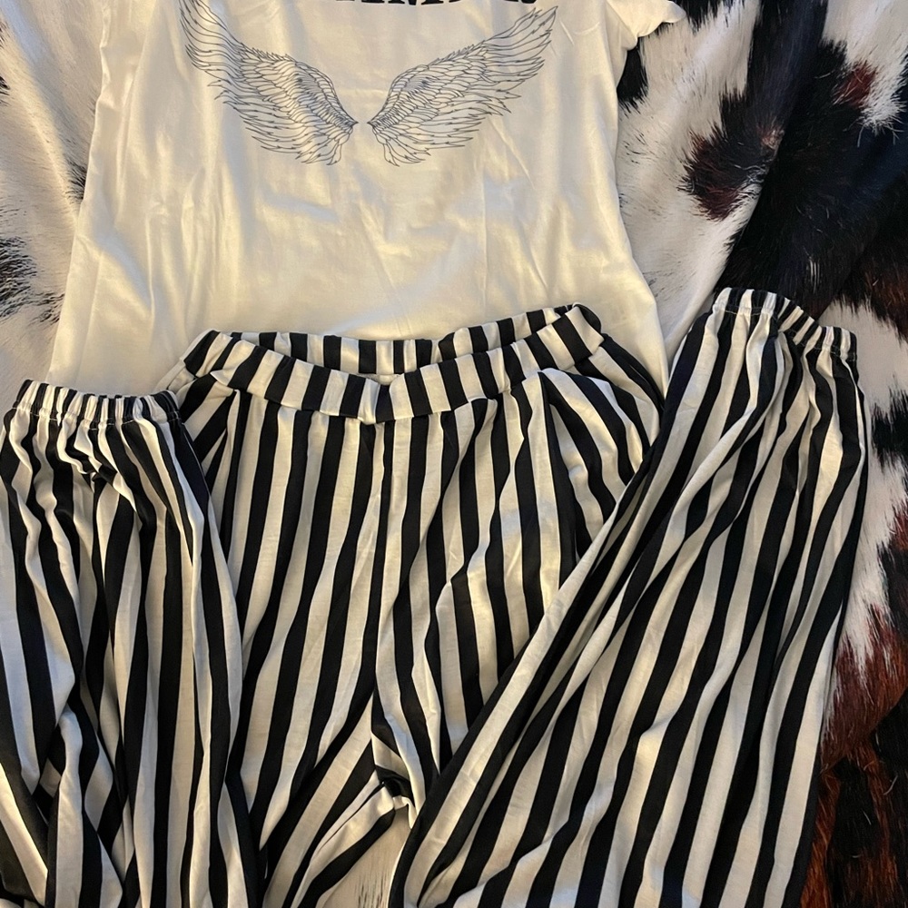 Cloths - Picture 2 of 11